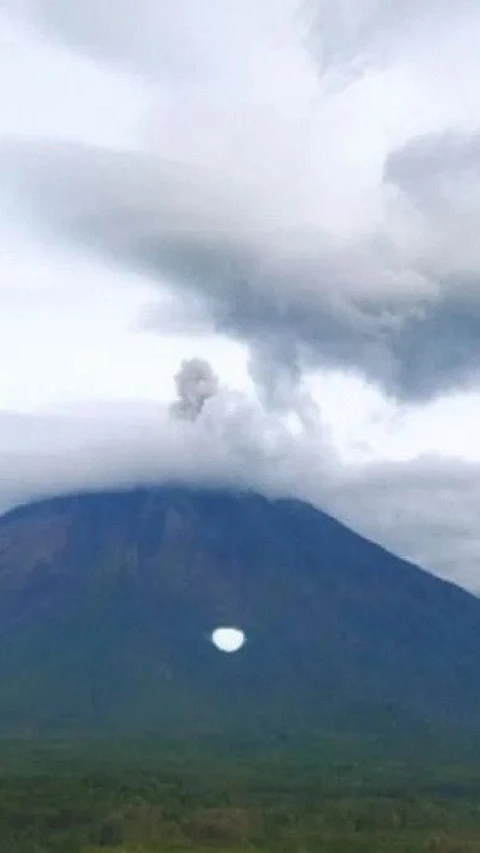 Warga Sekitar Harus Waspada, Gunung Semeru Masih Erupsi Terus Menerus 