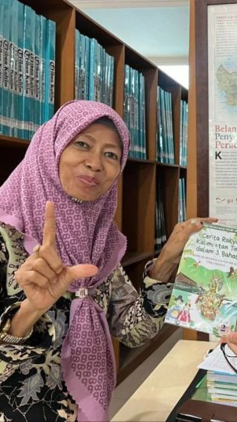 Guru di Samarinda serahkan karya tiga bahasa ke Perpustakaan Kaltim