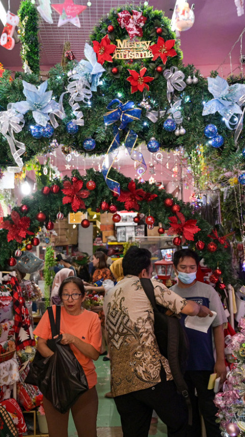 Penjualan pernak-pernik Natal 