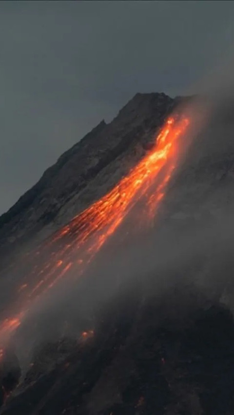 Gunung Kanlaon di Filipina Meletus, Memaksa 45.000 Orang Mengungsi