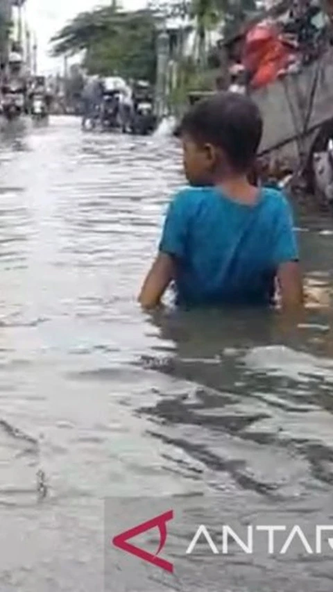 Banjir Rob Rendam 6 RT di Jakarta Utara, Warga Diminta Waspada 