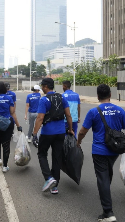 Lari Sambil Pungut Sampah, Bluebird dan Rekosistem Plogging untuk Langit Lebih Biru