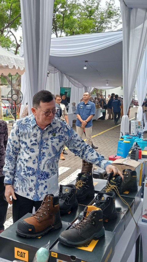 Lindungi Industri Dalam Negeri, Kemenperin Musnahkan Barang Impor Ilegal