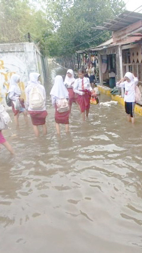 Korban Banjir Rob di Marunda Pulo Mengaku Belum Peroleh Bantuan