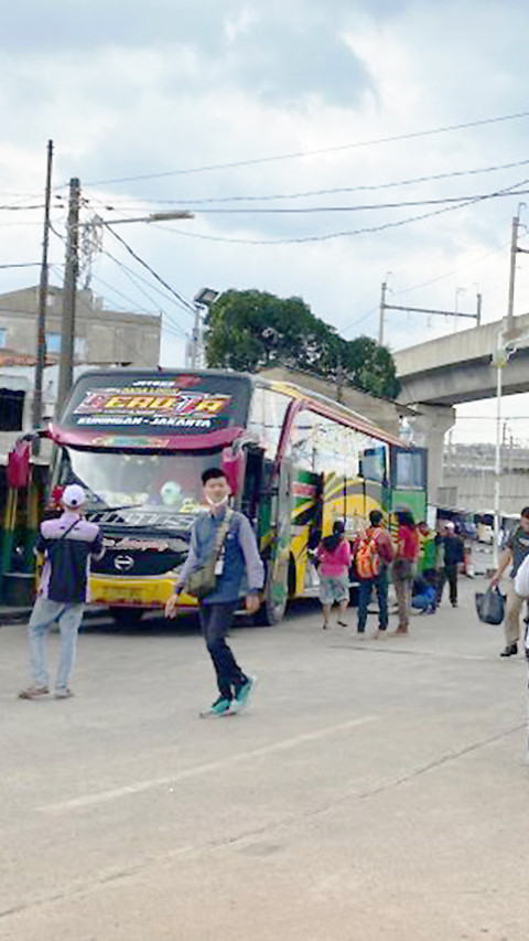 Lonjakan Penumpang di Terminal Lebak Bulus Mulai Terlihat