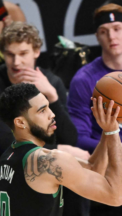 Tatum Gabung dengan Larry Bird Usai Cetak Triple Double saat Lawan Bulls