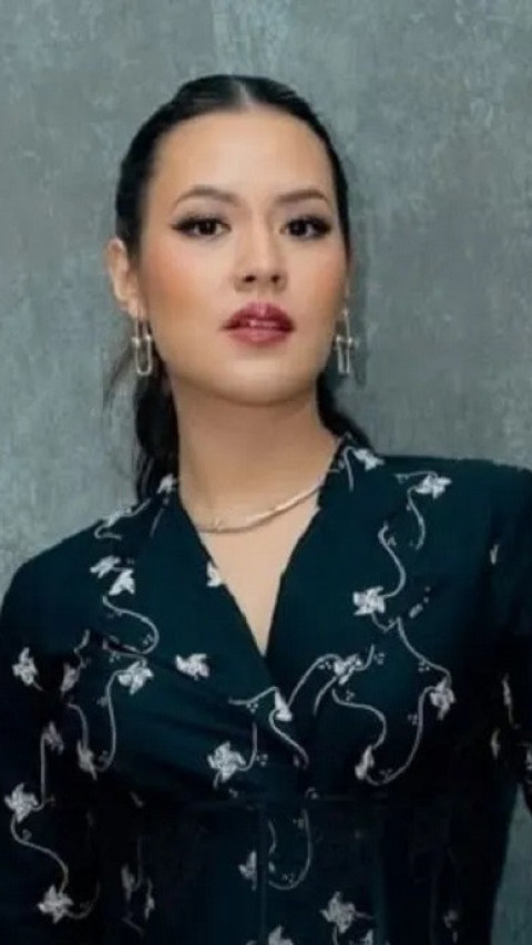 Raisa Andriana Liburan Akhir Tahun di Prambanan