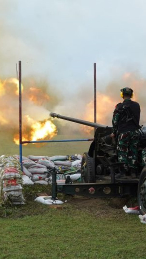 TNI AD Latihan Perang Senjata Berat Pemusnah Pesawat di Aceh