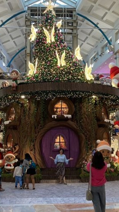 Sambut Libur Natal, Plaza Senayan Bertema Film 'Wicked' 