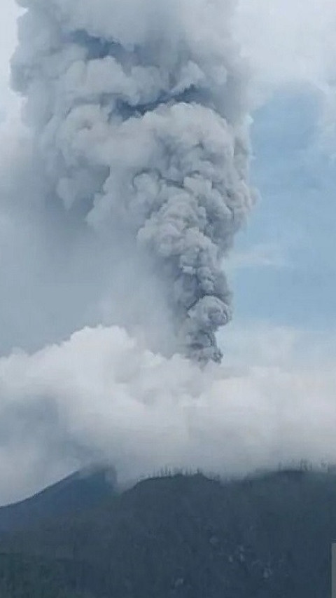 Gunung Lewotobi Laki-laki Erupsi Dua Kali pada Sabtu