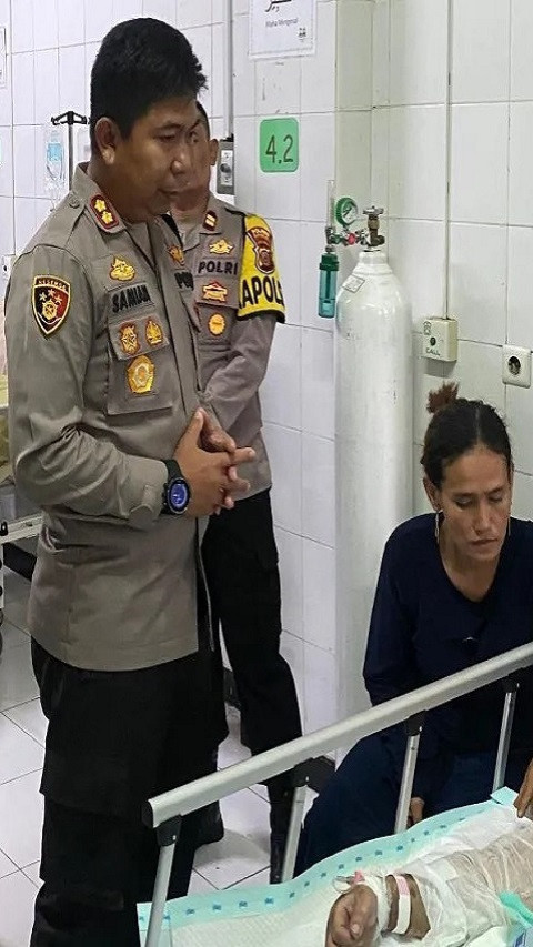 Beri Dukungan Semangat, Kapolres Sukabumi Jenguk Korban Penyiraman Air Keras di Rumah Sakit