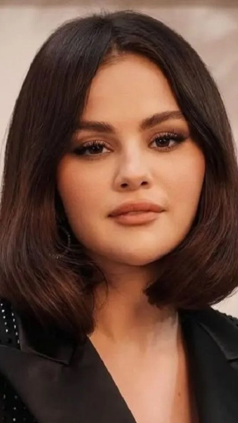 Tandai Akhir 2024 Selena Gomez Foto Bareng dengan Benny Blanco