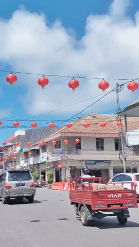 Sambut Imlek, Singkawang Pasang Ribuan Lampion