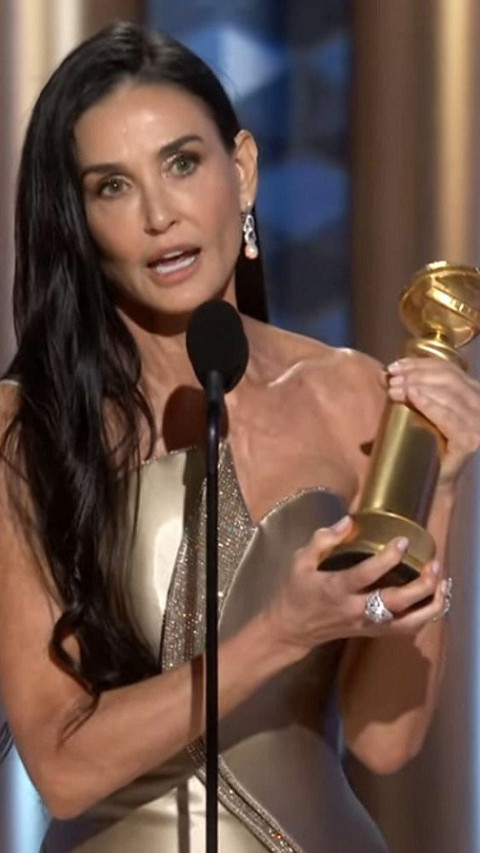 Demi Moore Akhirnya Dapat Golden Globes Awards 