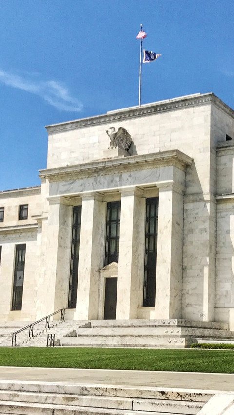 Perhatian Pasar Masih Tertuju pada The Fed, Cek Prediksi IHSG Jelang Akhir Pekan