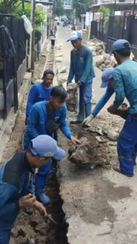 Cegah Banjir, Jakarta Pusat Banyak Lakukan Pengerukan Saluran Air