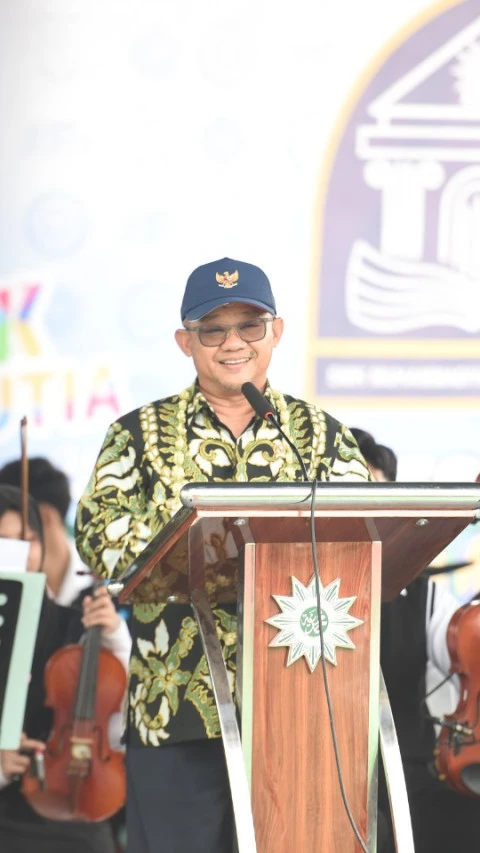 Mendikdasmen Sebut Lulusan SMK Jangan Hanya Siap Kerja