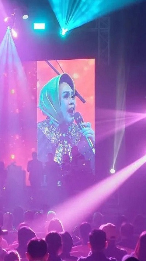 Penyanyi Legendaris Hetty Koes Endang Hadirkan Nostalgia di Konser Boney M di Jakarta