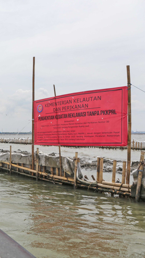 Pagar di Perairan Laut Bekasi Disegel