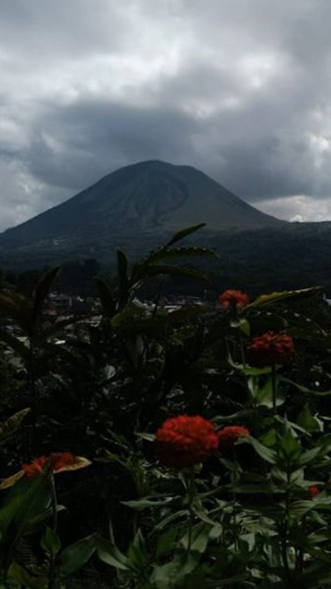 Gunung Lokon dan Awu di Sulawesi Utara Berstatus Siaga