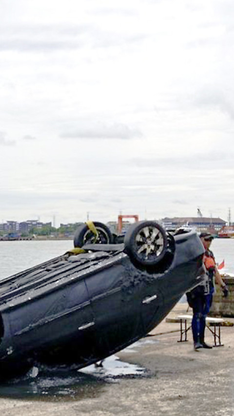 Mobil Purnawirawan TNI yang Ditemukan di Marunda Diperiksa