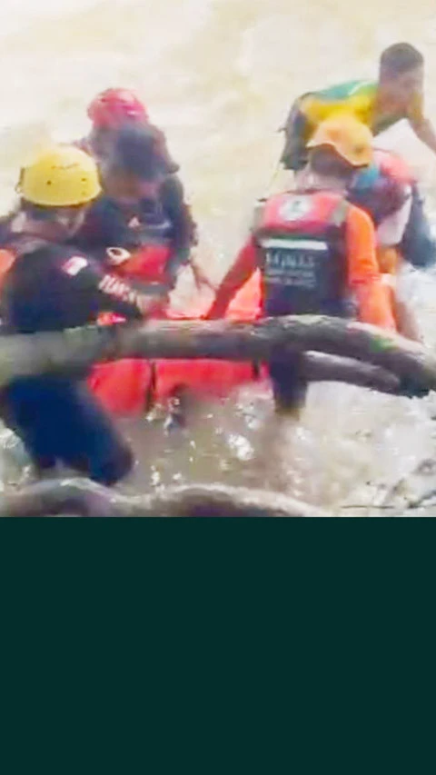 Tim SAR gabungan evakuasi tiga jenazah mahasiswa di sungai Maros