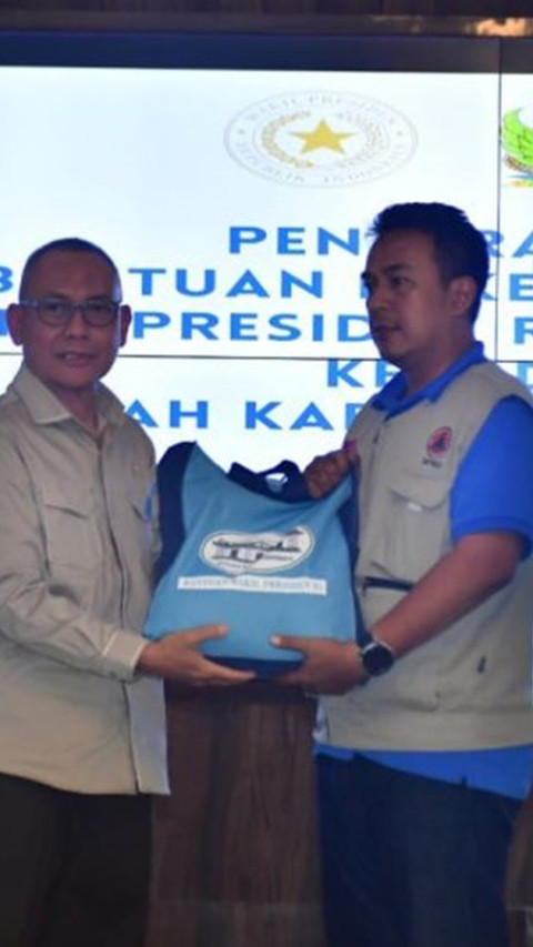 Wapres Gibran Serahkan 1.000 Paket Sembako untuk Warga Terdampak Bencana Pekalongan