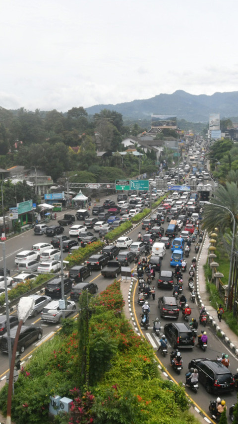 Kepadatan jalur wisata Puncak Bogor