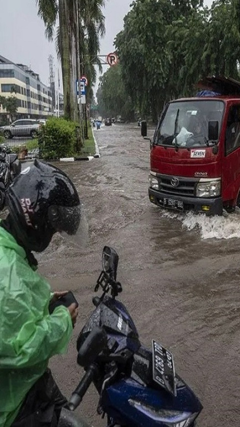 Yang Mau Naik Busway Simak Ini, Transjakarta Rekayasa Rute Terkait Banjir di Sebagian Jakarta