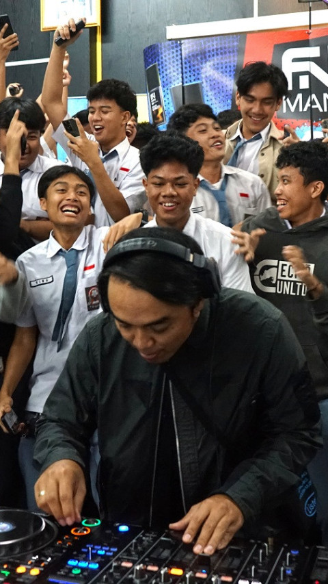 FN Man Hadirkan DJ Dipha Barus Unjuk Kebolehan di Sekolah